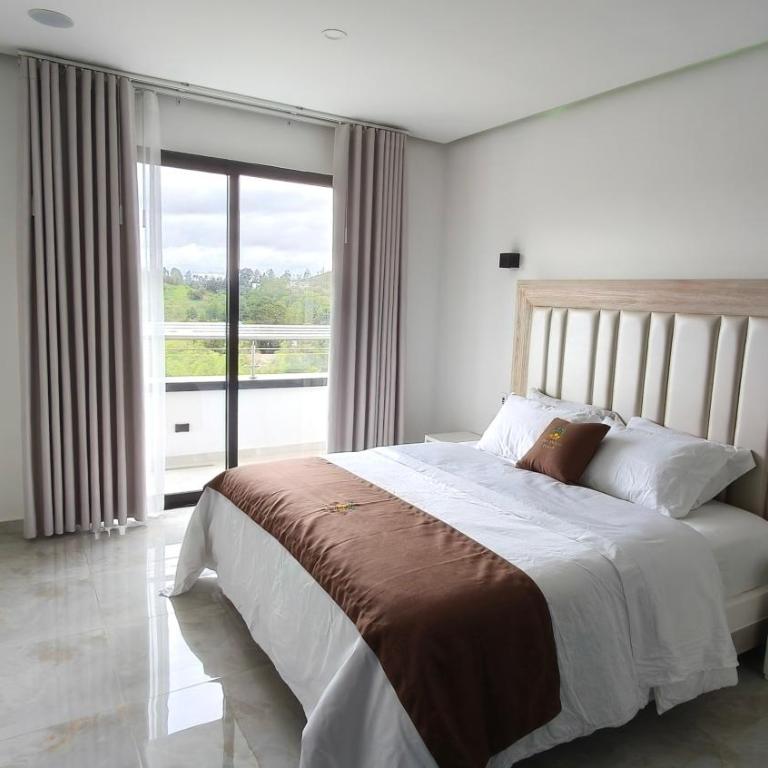 The Palms Hotel - Deluxe Double Room with Two Double Beds - 12