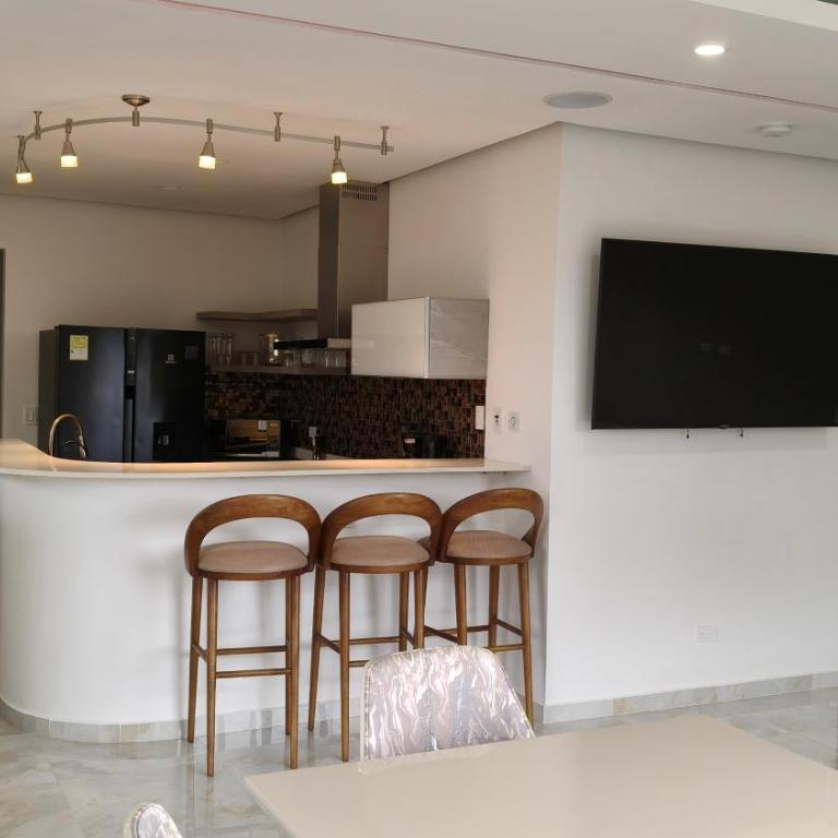 The Palms Hotel - Superior Triple Room - 5