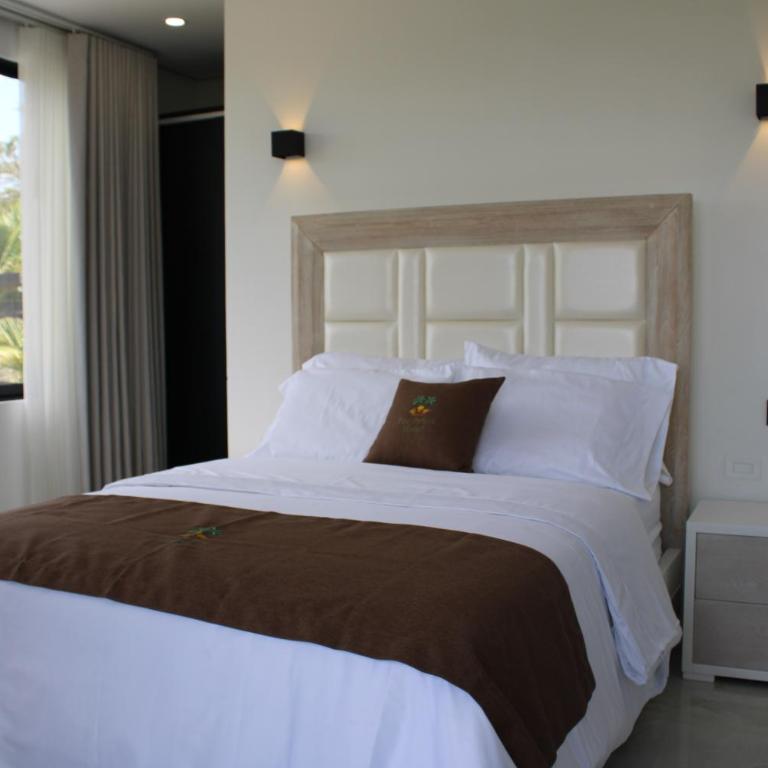 The Palms Hotel - Superior Triple Room - 20