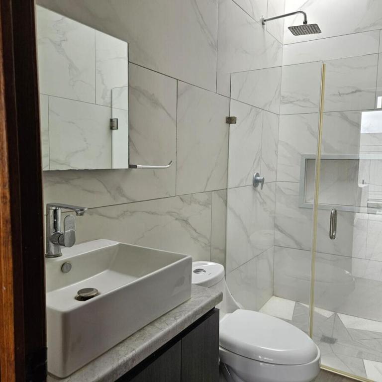 Departamento moderno cerca de Distrito La Perla, Guadalajara - Apartamento de 3 dormitorios - Planta Alta - 15