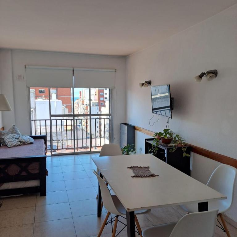 A metros del mar, con todo al alcance locales y shopping a pasos - Two-Bedroom Apartment - 6