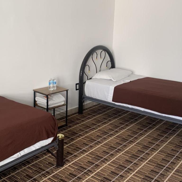 Kuku Ruku Hotel - Twin Room with Shared Bathroom - 1