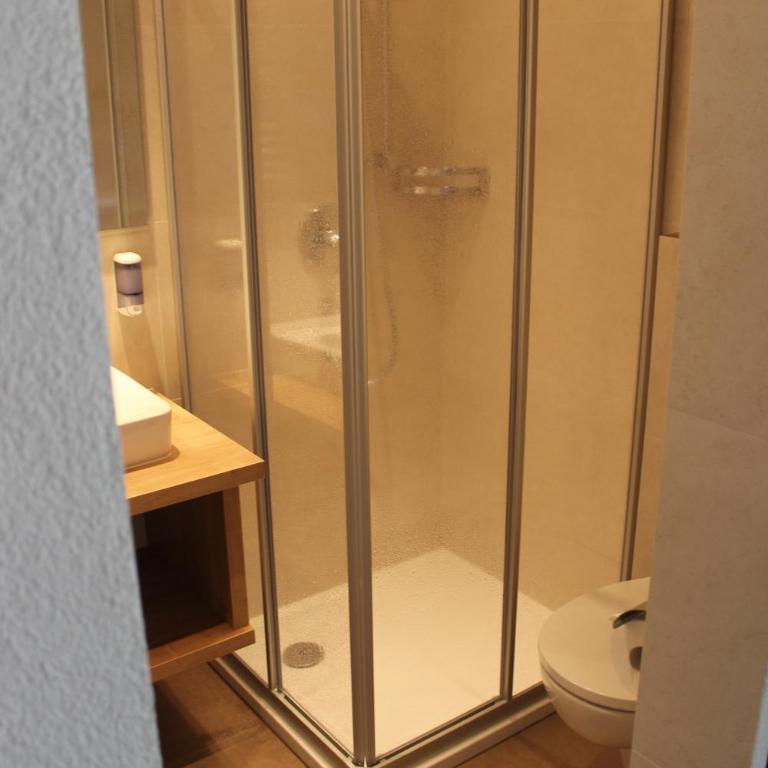 Haus Alpina & Landhaus Schöpf - Doppelzimmer mit Balkon - 7