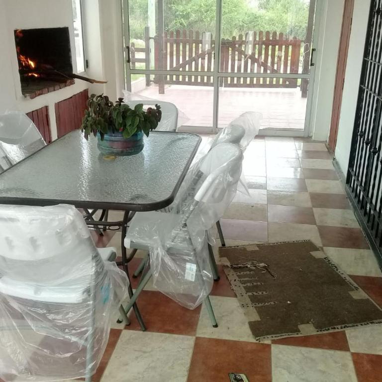 Casa con hermoso parque y pileta - Casa de 2 dormitorios - 8