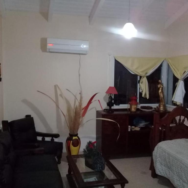 Casa con hermoso parque y pileta - Casa de 2 dormitorios - 10