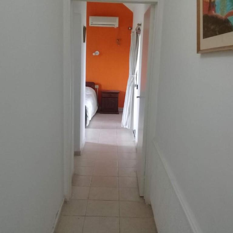 Casa con hermoso parque y pileta - Casa de 2 dormitorios - 12