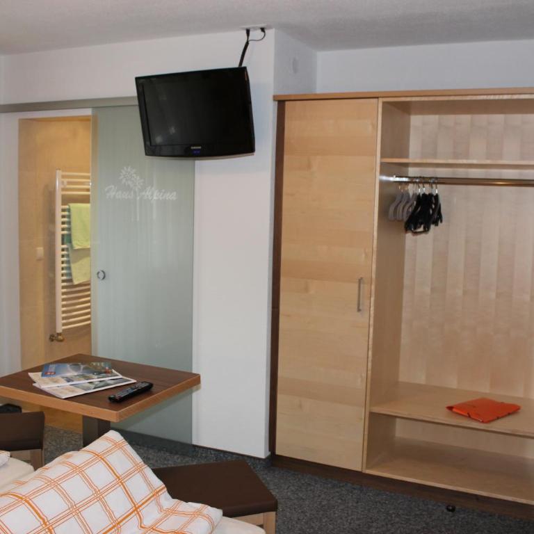 Haus Alpina & Landhaus Schöpf - Doppelzimmer mit Balkon - 5