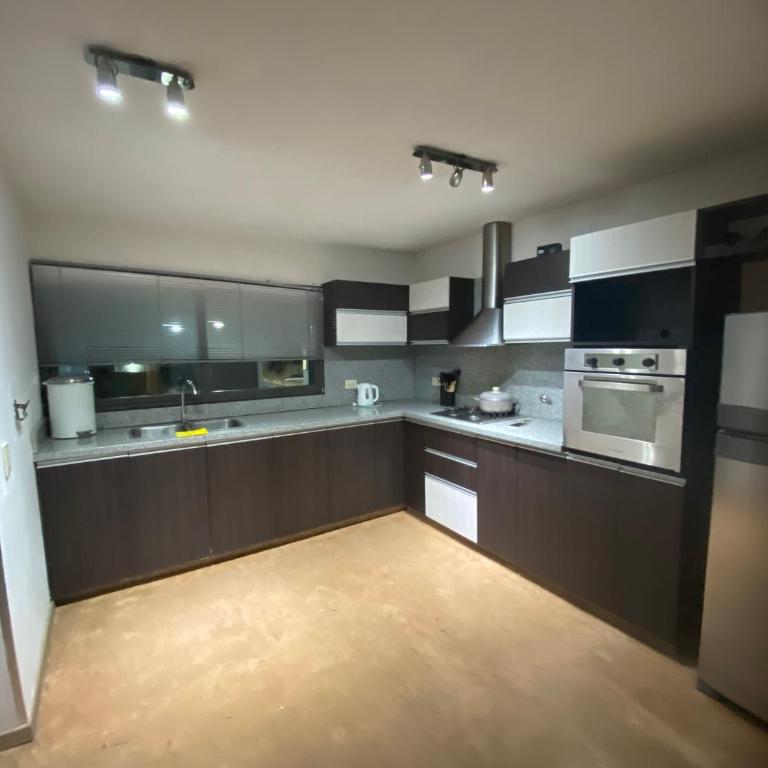 Casa de verano - alquiler temporario - Four-Bedroom House - 9