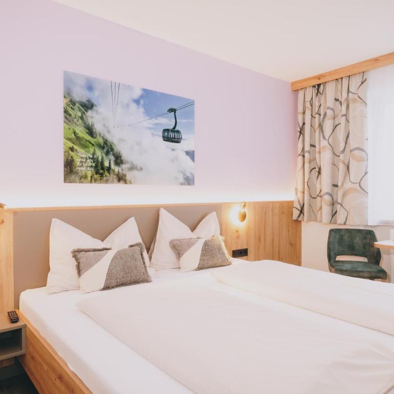 Pension Monika, Bed & Breakfast, Kitzsteinhorn views - Doppelzimmer mit Balkon - 12