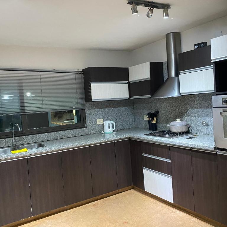 Casa de verano - alquiler temporario - Four-Bedroom House - 4