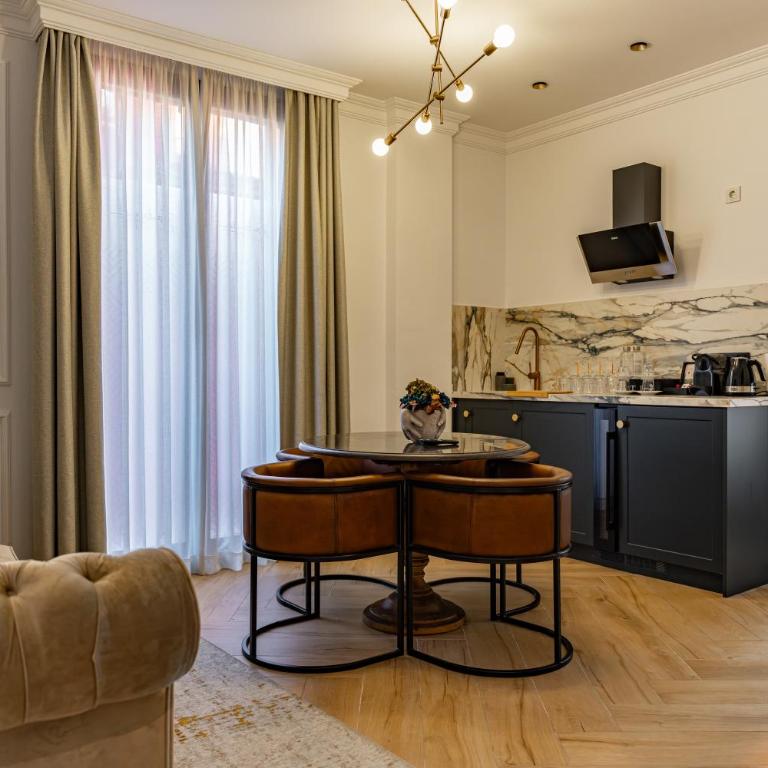 Bubaqia House - Suites Boutique - Family Suite - 8