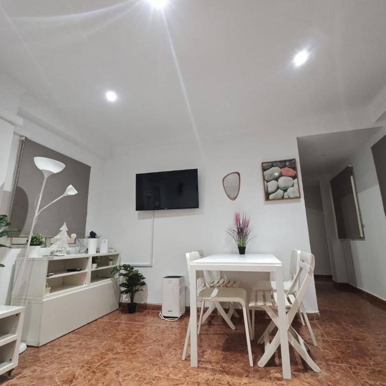 Apartamento 2 dormitorios en centro histórico de Málaga, junto a Plaza de la Merced - Two-Bedroom Apartment - 8