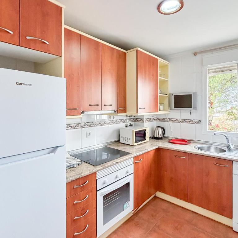 2 Bedroom Lovely Apartment In Fuengirola - Apartamento de 2 dormitorios - 2