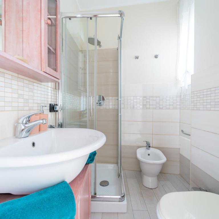 Sea Vibes Apartment - Two-Bedroom Apartment with Terrace - 11
