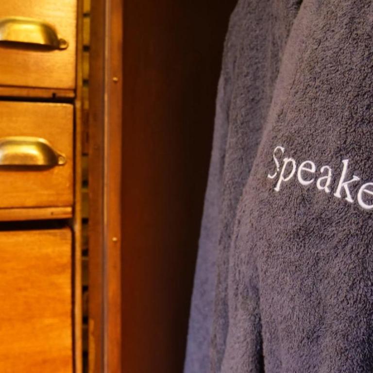 Love Room & Speakeasy - One-Bedroom Apartment - 14