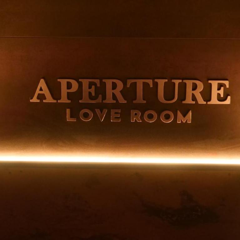 Love Room & Speakeasy - One-Bedroom Apartment - 3