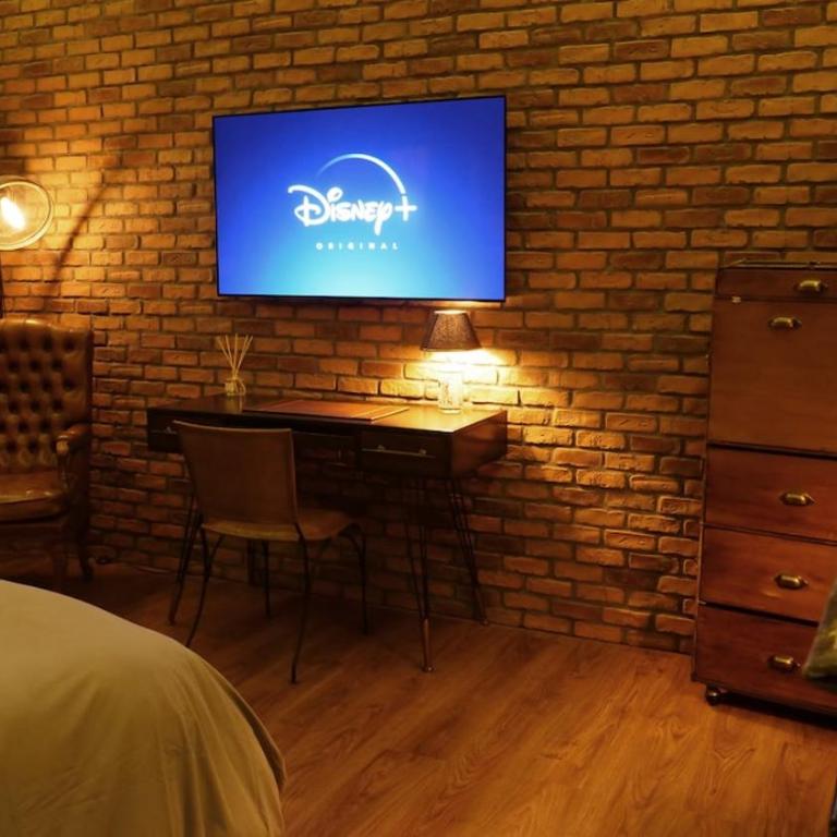Love Room & Speakeasy - One-Bedroom Apartment - 18