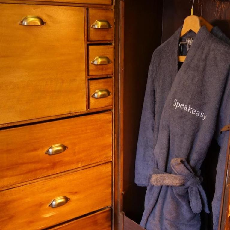 Love Room & Speakeasy - One-Bedroom Apartment - 26