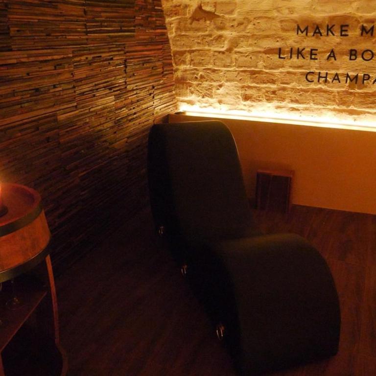 Love Room & Speakeasy - One-Bedroom Apartment - 37