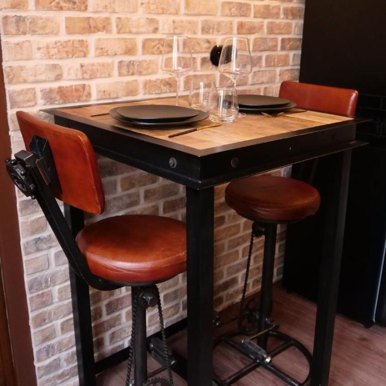 Love Room & Speakeasy - One-Bedroom Apartment - 45