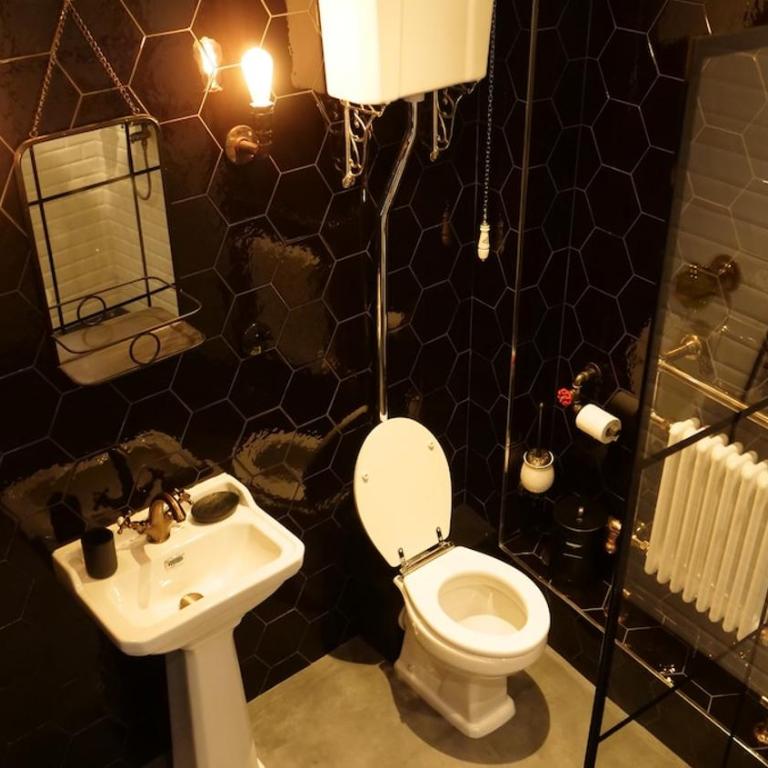 Love Room & Speakeasy - One-Bedroom Apartment - 47