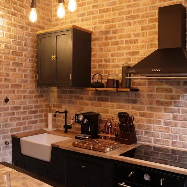 Love Room & Speakeasy - One-Bedroom Apartment - 48