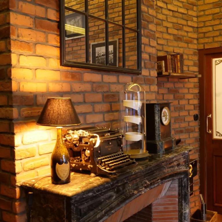 Love Room & Speakeasy - One-Bedroom Apartment - 60