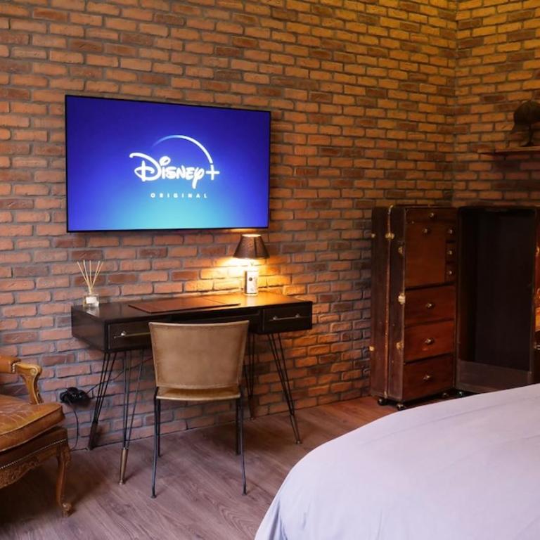 Love Room & Speakeasy - One-Bedroom Apartment - 65