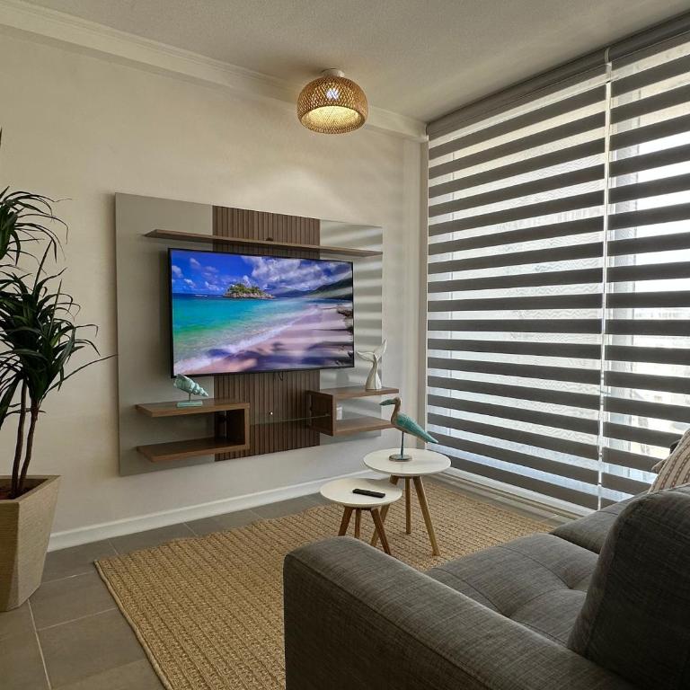 Departamento 8vo piso con piscina con orientación oriente cercano a playa El Faro - Two-Bedroom Apartment - 1