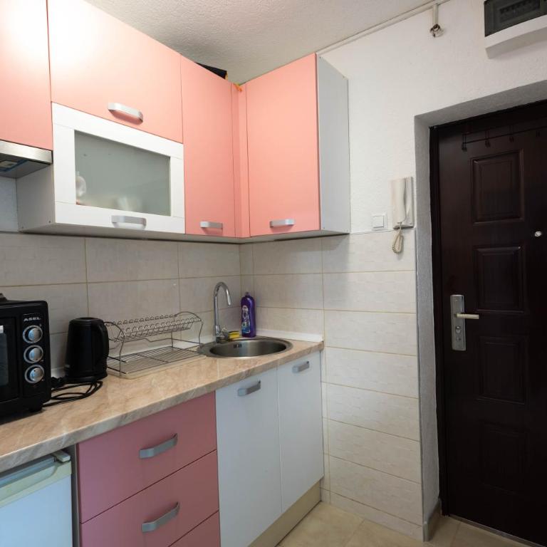 Suburban Escape 1 - One-Bedroom Apartment - 6