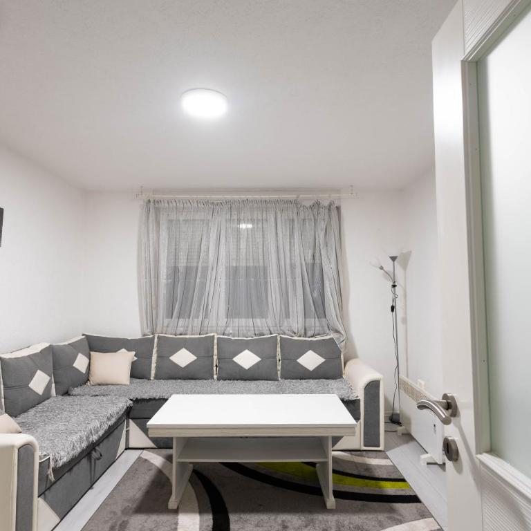Suburban Escape 1 - One-Bedroom Apartment - 2