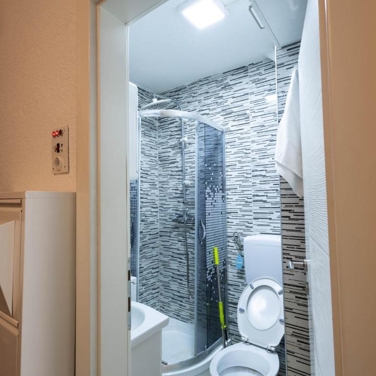 Suburban Escape 1 - One-Bedroom Apartment - 7