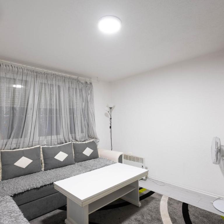 Suburban Escape 1 - One-Bedroom Apartment - 15