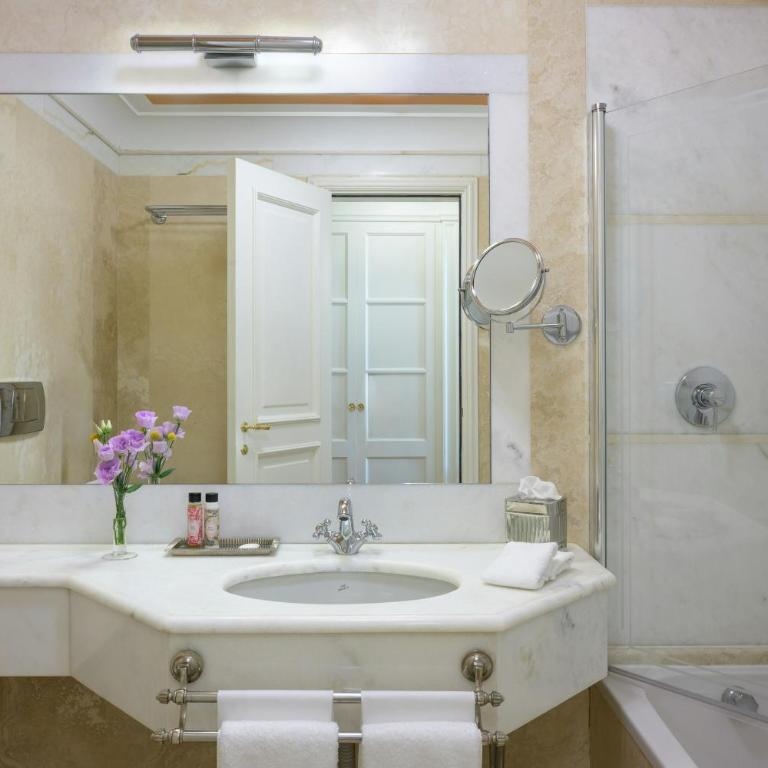 Grand Hotel Continental Siena - Starhotels Collezione - Camera Matrimoniale Superior - 7