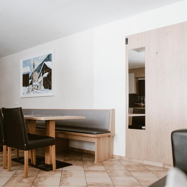 Alois Ferienglück - Apartment mit 4 Schlafzimmern und einem Balkon - 31