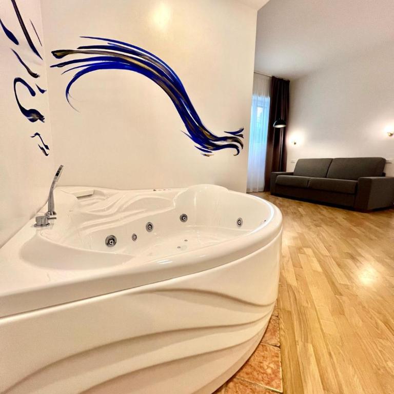 Boutique Hotel Maria Vittoria - Suite with Hot Tub - 13