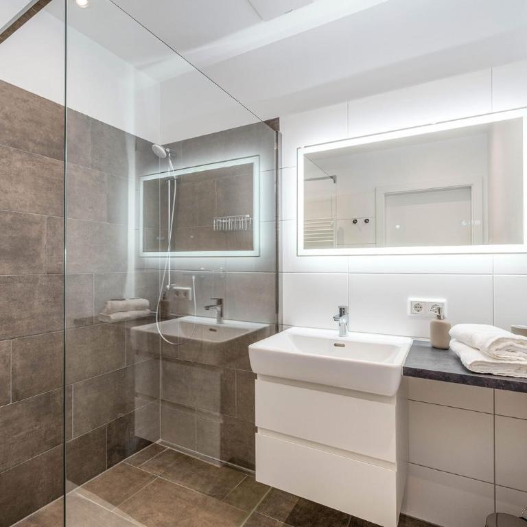 Drei Berge Panorama Suites - by myNests - Two-Bedroom Apartment with Mountain View - 10