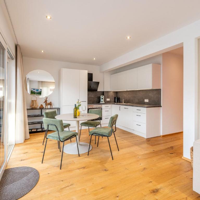 Drei Berge Panorama Suites - by myNests - Two-Bedroom Apartment with Mountain View - 19