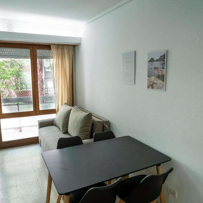 Check and Home - Sarmiento II - 4 Huéspedes con Balcón a la Calle - One-Bedroom Apartment - 12