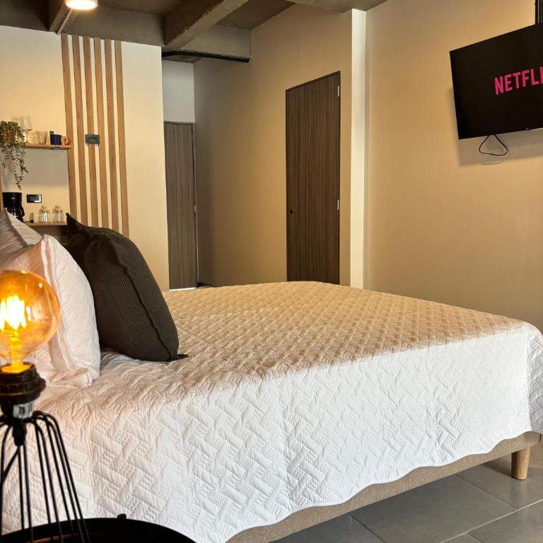 Hotel Moore 45 - Double Room with Balcony - 13