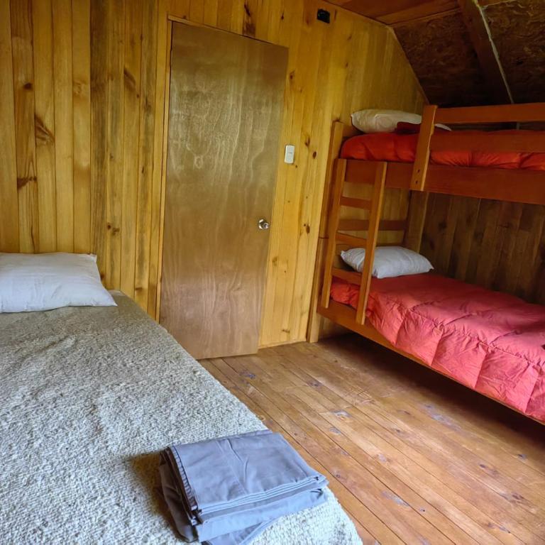 10 hectáreas de montaña con cabaña, senderos, saltos de agua y más - Three-Bedroom Chalet - 43