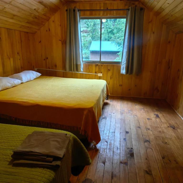 10 hectáreas de montaña con cabaña, senderos, saltos de agua y más - Three-Bedroom Chalet - 39