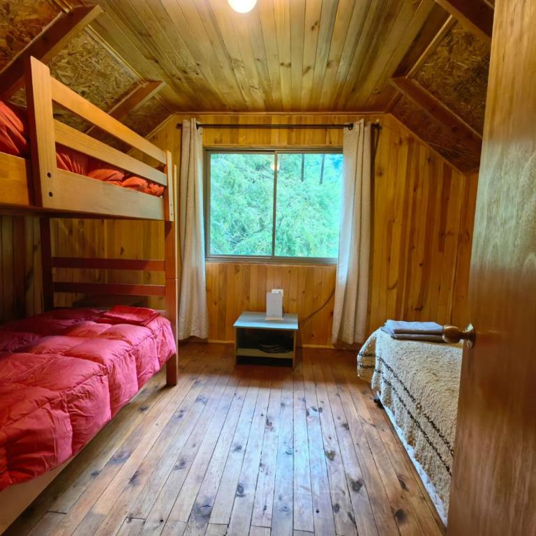 10 hectáreas de montaña con cabaña, senderos, saltos de agua y más - Three-Bedroom Chalet - 40