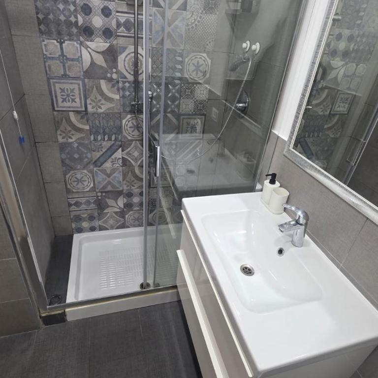 DCR Municipio - Deluxe Double Room with Side Sea View - 10