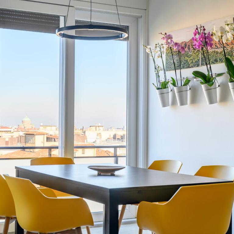 Marconi Skyline - Three-Bedroom Apartment - 8