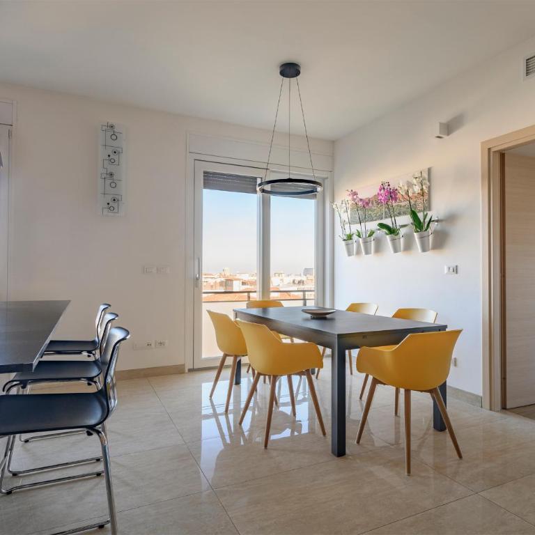 Marconi Skyline - Three-Bedroom Apartment - 7