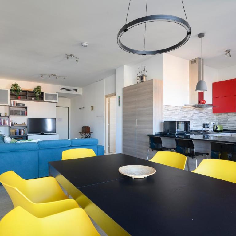 Marconi Skyline - Three-Bedroom Apartment - 1