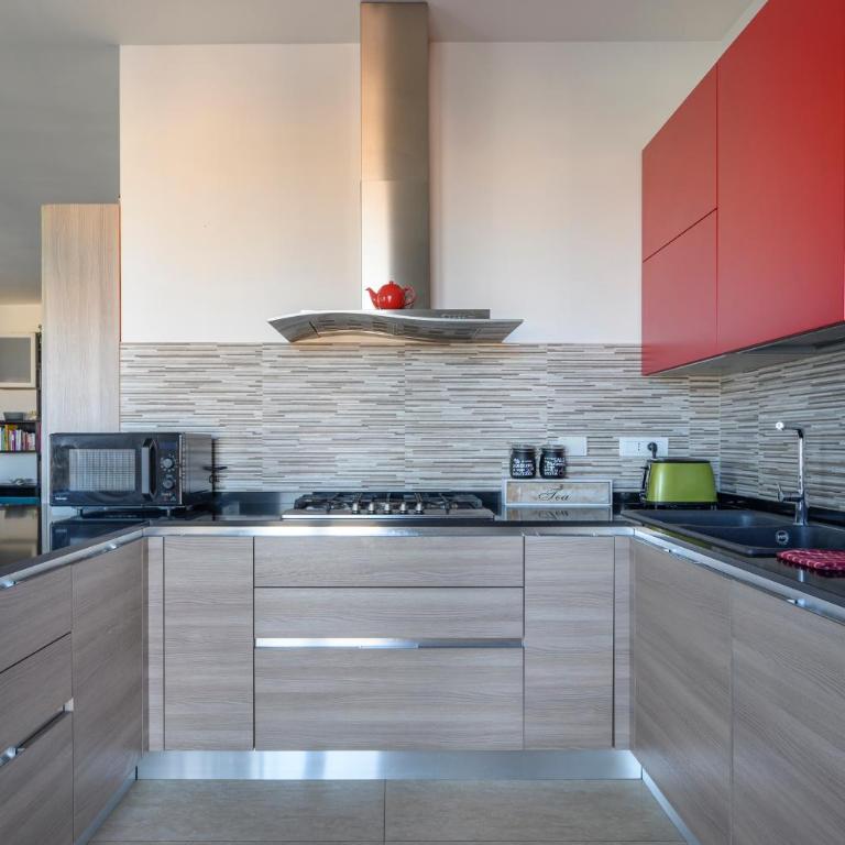 Marconi Skyline - Three-Bedroom Apartment - 13