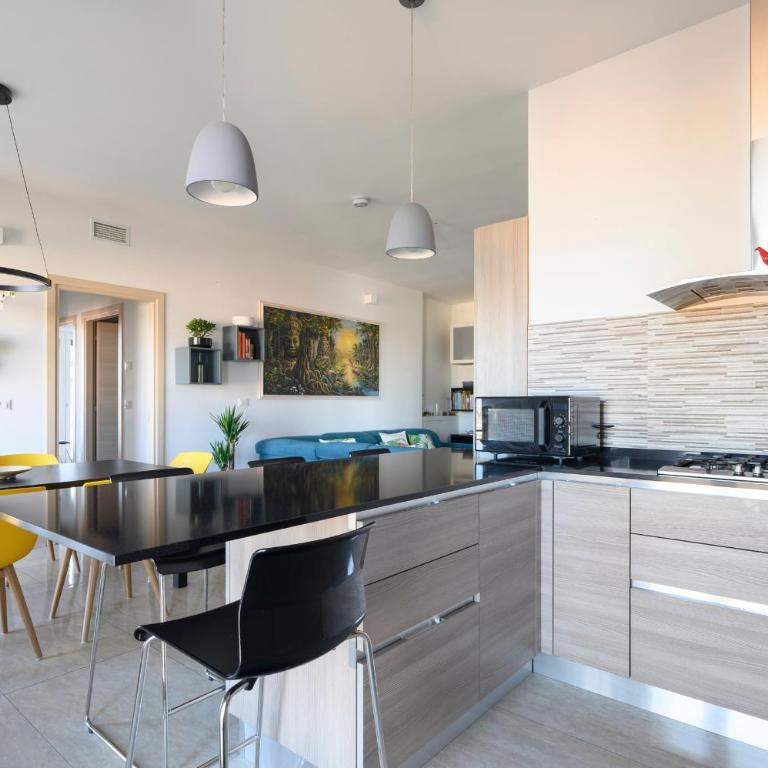Marconi Skyline - Three-Bedroom Apartment - 14