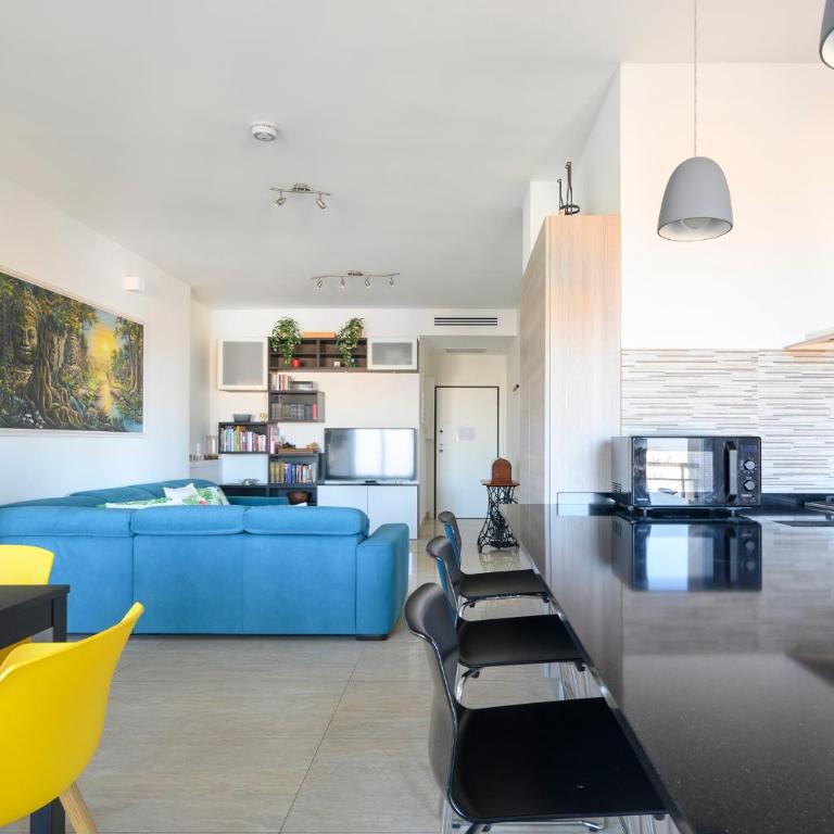 Marconi Skyline - Three-Bedroom Apartment - 19